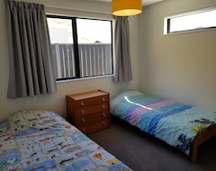 Toàn bộ căn nhà/căn hộ Sunny Modern Home 10 Mins From Queenstown Airport (Lake Hauroko, New Zealand)