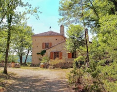 Koko talo/asunto Ominaisuus talo suuri luonnon ja kauniit panoraamanäkymät. (Bouzic, Ranska)