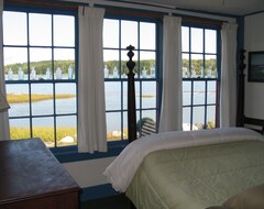 Entire House / Apartment Maine Coast Waterfront Picturesque Heron View Cottage On Machias Bay (Machiasport, USA)