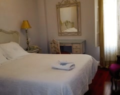 Hotel Hostal Le petit Paris (Seville, Spain)