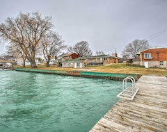 Toàn bộ căn nhà/căn hộ Waterfront Home W/ Shared Dock On Lake St. Clair! (Fair Haven, Hoa Kỳ)