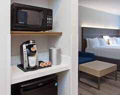 Hotel Holiday Inn Express & Suites Corona (Corona, USA)