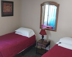 Entire House / Apartment Cozy Cabin Rental- Single Bedroom, 4 Bed (Copper Harbor, USA)