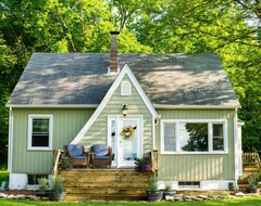 Hele huset/lejligheden Forest & Feather Lakehouse Pelee Island Waterfront Cottage (Frankville, Canada)