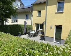 Hele huset/lejligheden Bright And Friendly Furnished Holiday Home With A Small Garden Near The Moselle (Dieblich, Tyskland)