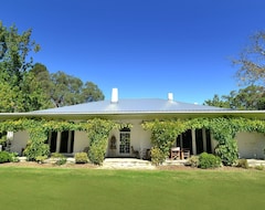 Toàn bộ căn nhà/căn hộ Amani House- eclectic hilltop country home (Healesville, Úc)