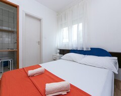 Cijela kuća/apartman Apartments 5198 Makarska, Gradac (Gradac, Hrvatska)