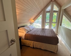 Koko talo/asunto Pender Island Getaway - Luxury Modern Cottage For Rent: (Otter Bay, Kanada)