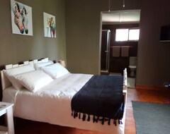 Hotel 86 On Langenhoven Bed & Breakfast (Oudtshoorn, South Africa)
