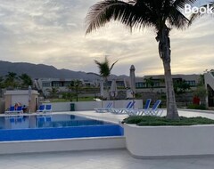Resort Beach front 2-bedroom villa Privat pool (Muscat, Oman)