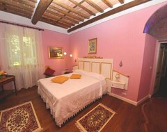 Toàn bộ căn nhà/căn hộ Villa In Uzzano With 4 Bedrooms Sleeps 10 (Uzzano, Ý)