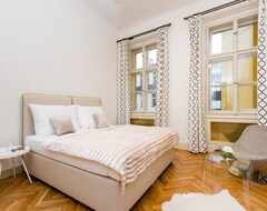 Otel Apartments Opletalova 9 (Prag, Çek Cumhuriyeti)