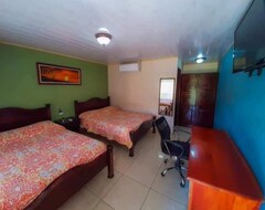 Hotel Cabinas Piedra Luna (Aguas Zarcas, Costa Rica)