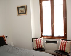 Toàn bộ căn nhà/căn hộ 1 Bedroom Ground Floor Apartment, Large Private Terrace, Mountain Views, Lake (Dumenza, Ý)