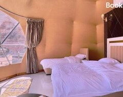 Koko talo/asunto Bare Luxury Camp (Wadi Rum, Jordania)