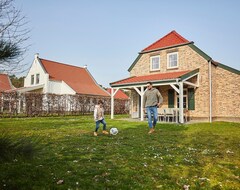 Toàn bộ căn nhà/căn hộ Comfortable Farm Villa, Located On A Park With Various Facilities, Including A Covered Swimming Pool (Roggel, Hà Lan)
