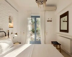 Toàn bộ căn nhà/căn hộ Elegant Andros Retreat | 6-bedroom Villa | Breathtaking Sea Views | Villa Stenies Megalo (Andros - Chora, Hy Lạp)