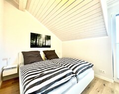 Koko talo/asunto Bright And Friendly Holiday Home With Sauna And Large Garden With Whirlpool. (Pruchten, Saksa)