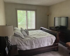 Entire House / Apartment Cozy Lake Harmony Getaway With Lake Club/pool Access & Ac (Blakeslee, USA)
