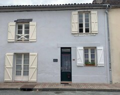 Toàn bộ căn nhà/căn hộ Charming 2-bed House In St Meard De Gurcon (Saint-Géraud-de-Corps, Pháp)