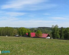 Kampiranje Maringotka Na Samote Na Kozi Farme (PobeZovice, Češka Republika)