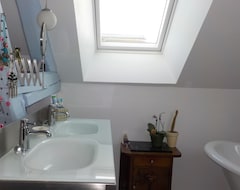 Cijela kuća/apartman Bright Room With Private Bathroom / Bright Room With Private Bathroom (Villechétif, Francuska)