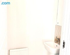 Casa/apartamento entero Las Olas ~ Entire Home With Hot Tub (Bridgend, Reino Unido)