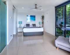 Koko talo/asunto Edge Waterfront Apartments (Hamilton Island, Australia)