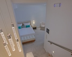 Otel Allure Suites (Firostefani, Yunanistan)
