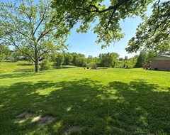 Koko talo/asunto Quiet Cottage In The Heart Of Burr Oak State Park. (Glouster, Amerikan Yhdysvallat)