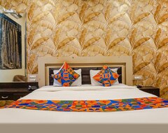 Hotel OYO 23524 Shades Of Royal (Ahmednagar, India)