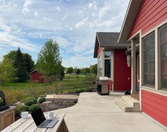Entire House / Apartment A Relaxing Getaway Close To It All (New Holstein, USA)