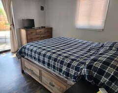 Entire House / Apartment 3 Bedroom 2 Bath. (Farmington, USA)