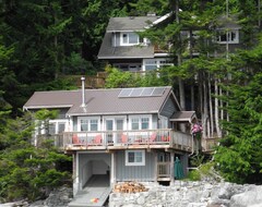 Casa/apartamento entero Welcoming Eco-friendly Oceanfront Cottage On Sunshine Coast (Powell River, Canadá)