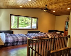 Toàn bộ căn nhà/căn hộ Menominee Riverfront Private Wooded 4-season Cottage Retreat (Wallace, Hoa Kỳ)