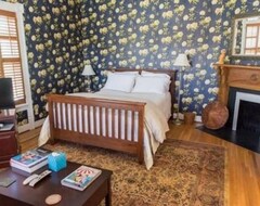 Charles Bass House Bed & Breakfast (South Boston, USA)