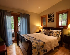 Hele huset/lejligheden Amazing Views, Waterfront, Luxury Log Cabin Close To Slopes 3 Br, 2 Bath (Whistler, Canada)