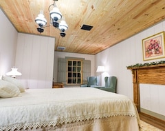 Khách sạn Restored 1795 Log Cabin; George Washington Swoope, Jr. Room; Inn At Meadowcroft (Staunton, Hoa Kỳ)