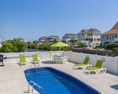 Entire House / Apartment Buck Island Home W/ Private Pool, Wifi, Rec Room, Grill - Steps To Beach! (Corolla, USA)