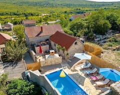 Cijela kuća/apartman Beautiful Stone House With Private Swimming Pool In A Quiet Location In The Countryside. (Benkovac, Hrvatska)