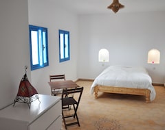 Toàn bộ căn nhà/căn hộ Joli Riad Traditionnel Avec Son Patio En Zellige, Son Hammam, Son Solarium. (Sidi Ifni, Morocco)