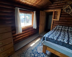Entire House / Apartment Red Pine Cabin At Pine Falls Lodge (River Valley, Canada)