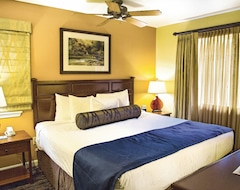 Khách sạn Family Friendly Condo W/ Fireplace, Resort Pool, Full Kitchen & Balcony (Pinetop-Lakeside, Hoa Kỳ)