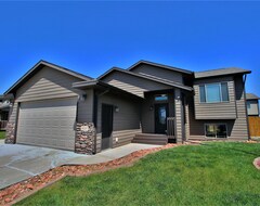 Tüm Ev/Apart Daire Awesome Home In A Great Area! Large Yard And Hot Tub. Great For Families! (Box Elder, ABD)