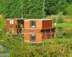 Koko talo/asunto House Boat (Chassenard, Ranska)