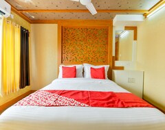 Khách sạn OYO 16838 Big B Houseboat 10 BHK (Alappuzha, Ấn Độ)