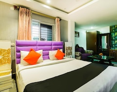 Khách sạn Capital O 9855 Hotel Royal Suites (Bhubaneswar, Ấn Độ)