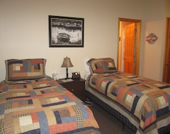 Entire House / Apartment Room 3 At Montanas Wolf Creek Lodge (Wolf Creek, USA)