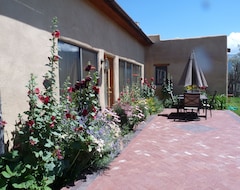 Toàn bộ căn nhà/căn hộ Casa De Luz-1.3+ Acre-fenced Yard-hot Tub-free Wifi-mtn Views (Arroyo Seco, Hoa Kỳ)