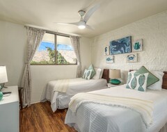 Hotel Exquisite Oceanfront Remodel ~ Top Floor, Corner Unit ~ Amazing Views! (Wailuku, USA)